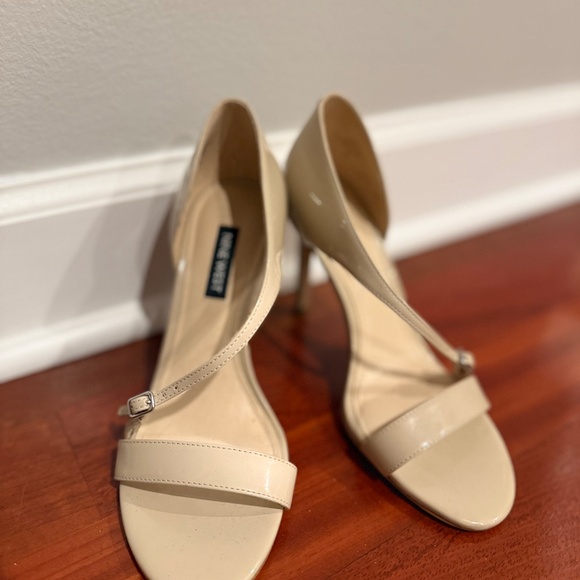 Heels - Picture 4 of 4